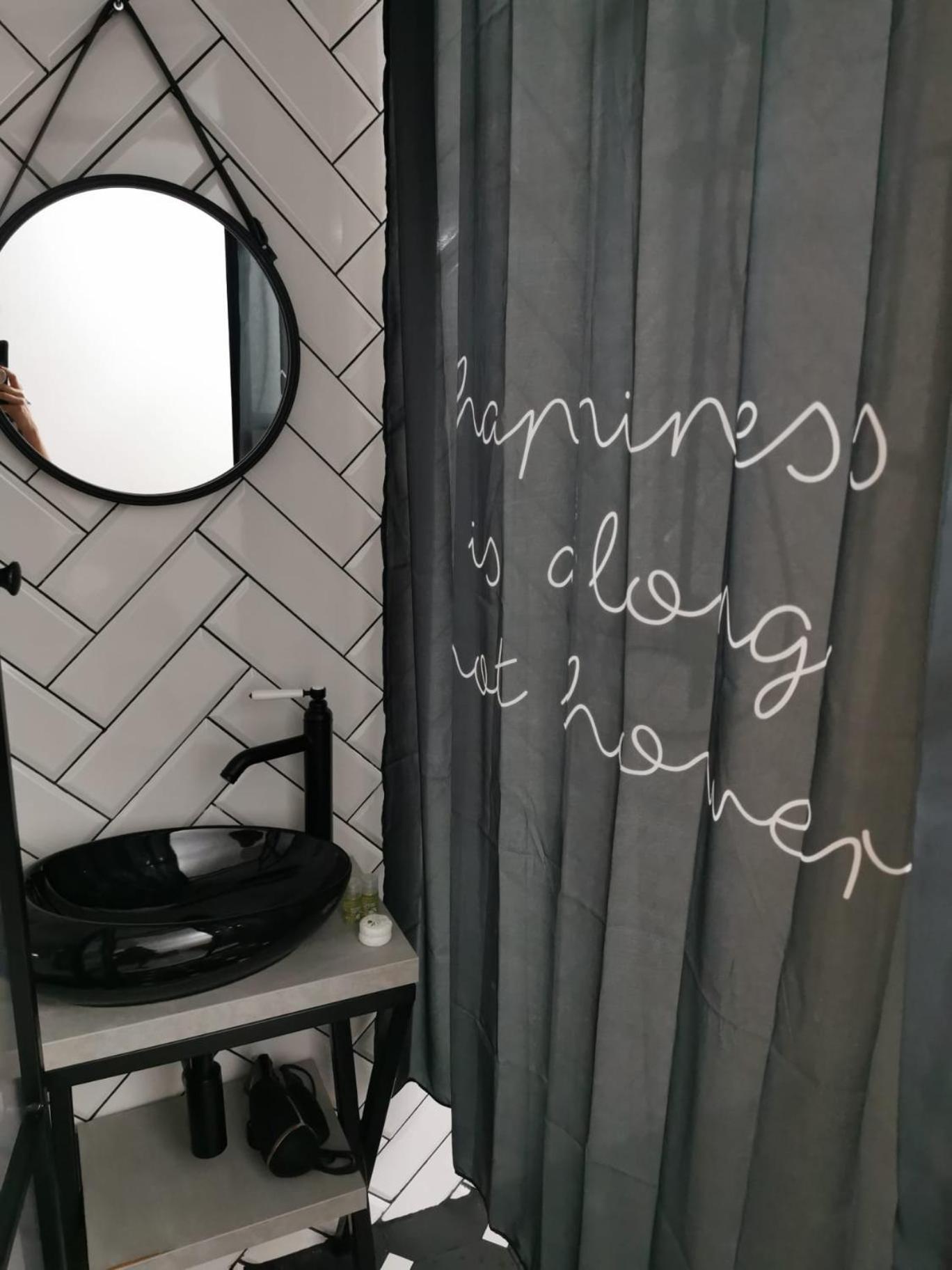 Aramis Boutique In Old Town Center Lägenhet Braşov Exteriör bild